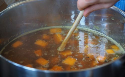 Gemüsesuppe im Topf